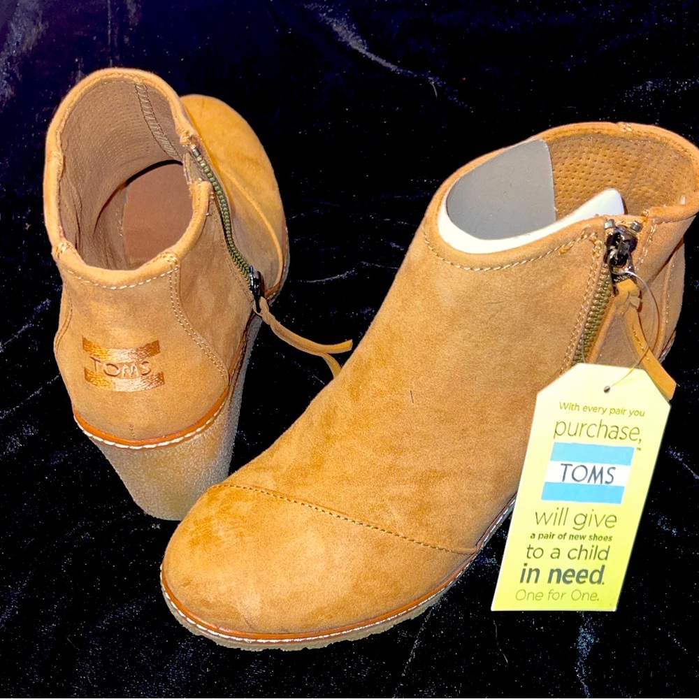 Toms Brown suede size 7.5 wide for more comfortable and relax fit